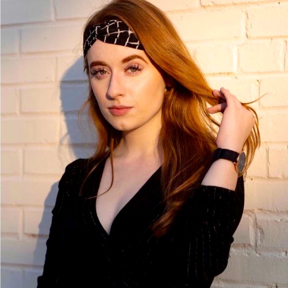 Meet your Posher, Lora